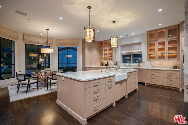 706 N Crescent Drive, Beverly Hills CA: https://media.crmls.org/mediaz/d69497ad-318f-4739-8a77-b8ddf73c1e4f.jpg
