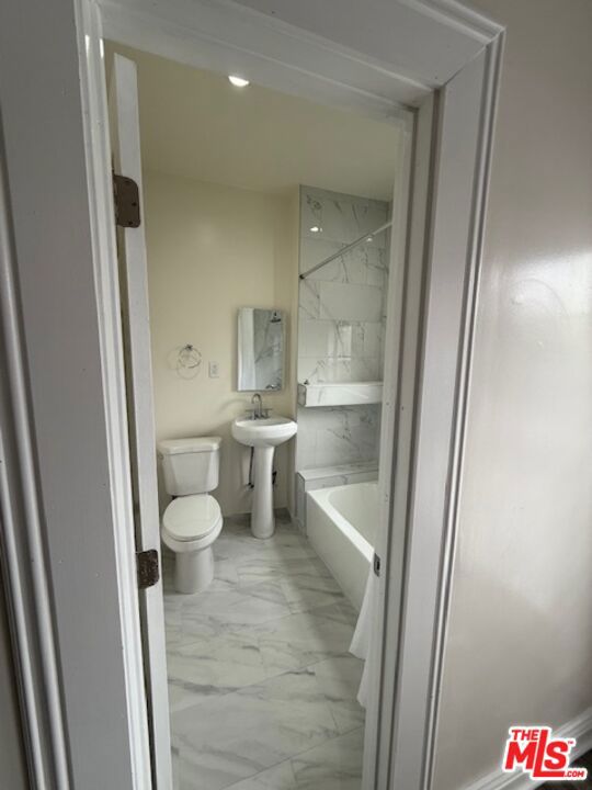 5522 Sierra Vista Avenue, Los Angeles CA: https://media.crmls.org/mediaz/d694ae07-ab53-4b70-aafd-cec353fcb88f.jpg