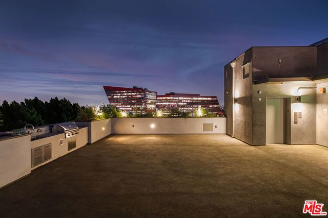 829 Larrabee Street, West Hollywood CA: https://media.crmls.org/mediaz/d6958a54-6368-4a49-802a-c46e68911a9c.jpg