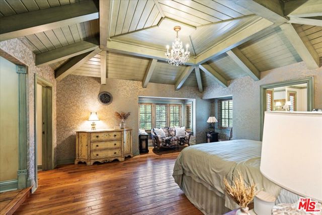 19000 Dorlon Drive, Tarzana CA: https://media.crmls.org/mediaz/d69625d2-5ba5-4872-8afe-10ba6e22c0d2.jpg
