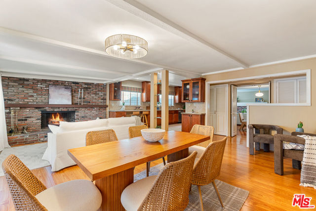 2338 Paloma Street, Pasadena CA: https://media.crmls.org/mediaz/d69637ee-fe09-48bb-b40c-0bbd2e809e71.jpg
