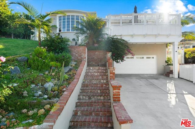 314 S Glenroy Avenue, Los Angeles CA: https://media.crmls.org/mediaz/d6966d15-2698-4061-90bf-b0c540e88db9.jpg