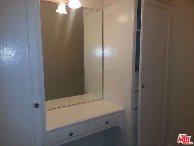 570 N ROSSMORE Avenue, Los Angeles CA: https://media.crmls.org/mediaz/d696ae8a-4bae-4bd2-98bb-96e625863d8a.jpg