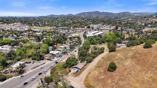 Detail Gallery Image 7 of 17 For 246 Robelini Dr, Vista,  CA 92083 - – Beds | – Baths