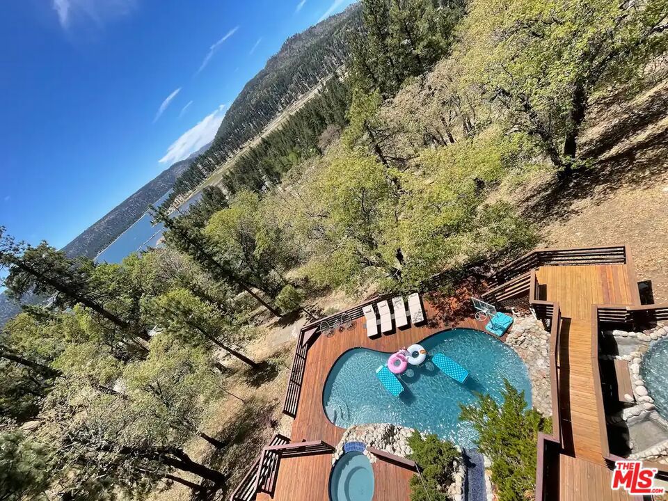 978 Deer Trail Lane, Fawnskin, CA 92333