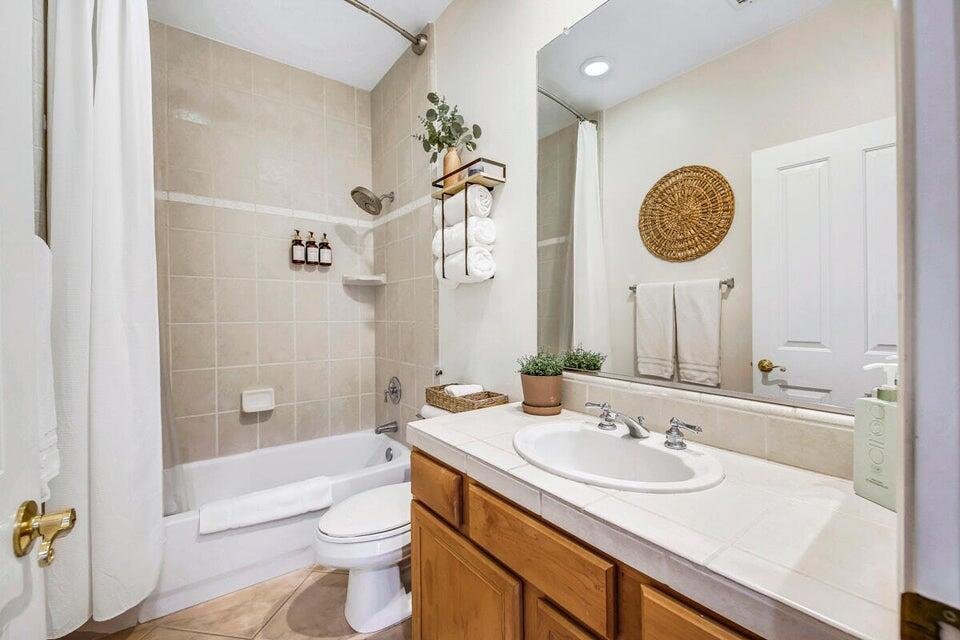 https://media.crmls.org/mediaz/d699a7ea-7b04-443e-8c8c-f6ebe6f9d60f.jpg?preset=X-Large