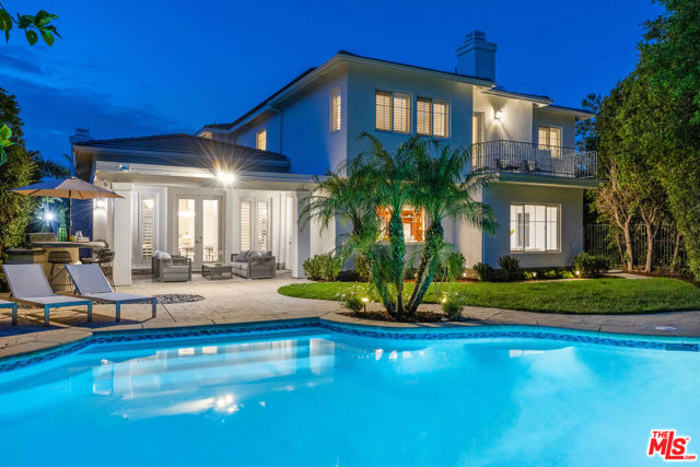 17400 Oak Creek Court, Encino CA: https://media.crmls.org/mediaz/d69a02f4-d2df-44c5-8fc7-8a825b5f34b7.jpg