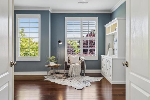 910 Governors Bay Drive, Redwood City CA: https://media.crmls.org/mediaz/d69a2ff3-1478-4f3e-a2c4-de2e75c2d2fa.jpg