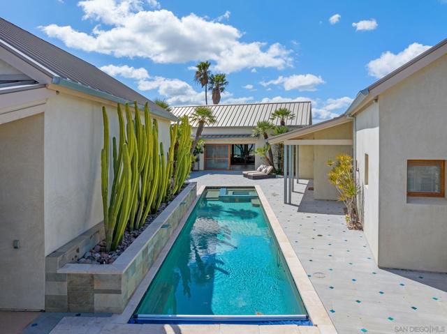 20385 Rancho Villa Rd, Ramona CA: https://media.crmls.org/mediaz/d69a5140-544f-4d9c-a03d-43325b61dce7.jpg