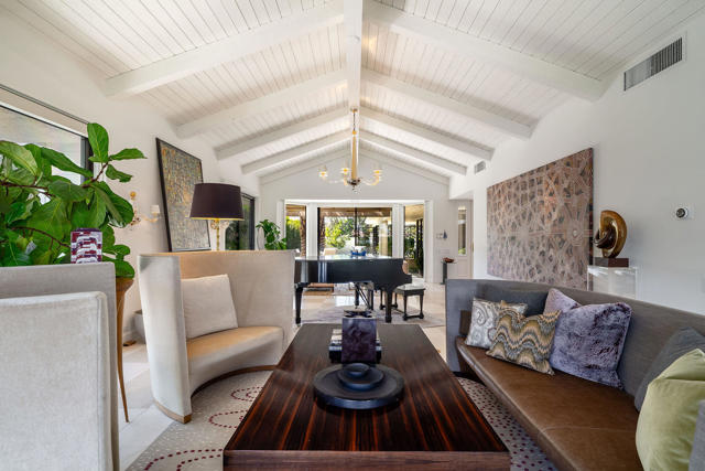 61 Mayfair Drive, Rancho Mirage CA: https://media.crmls.org/mediaz/d69a5860-59d5-4d35-b741-1b4458c5a2fe.jpg
