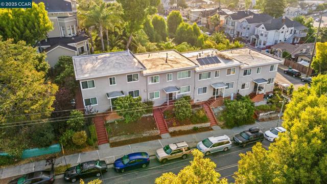 1232 E 20Th St, Oakland CA: https://media.crmls.org/mediaz/d69a6941-356f-4952-9dde-fc771e6b2490.jpg