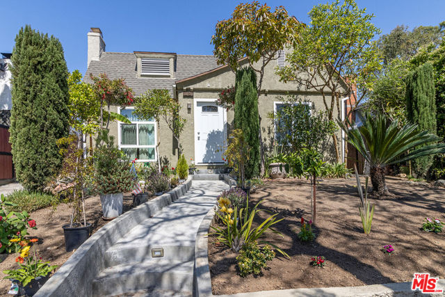2807 S Bedford Street, Los Angeles CA: https://media.crmls.org/mediaz/d69a9969-8e71-4648-8835-bfb46d9c635b.jpg