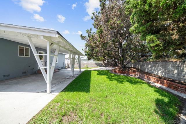 1663 Parrot St, San Diego CA: https://media.crmls.org/mediaz/d69c5883-3d9b-4ccf-98e7-8b4d1661d185.jpg