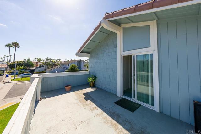 Detail Gallery Image 6 of 37 For 6 Bahama Bend, Coronado,  CA 92118 - 4 Beds | 2/1 Baths