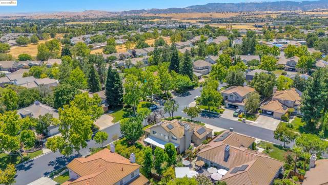 805 Devonshire Loop, Brentwood CA: https://media.crmls.org/mediaz/d69ca3e7-642e-4ae8-8be6-4b5a418fc412.jpg