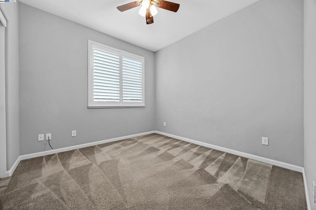 https://media.crmls.org/mediaz/d69d03a4-f640-450c-9a47-8fd03186eb04.jpg?preset=X-Large