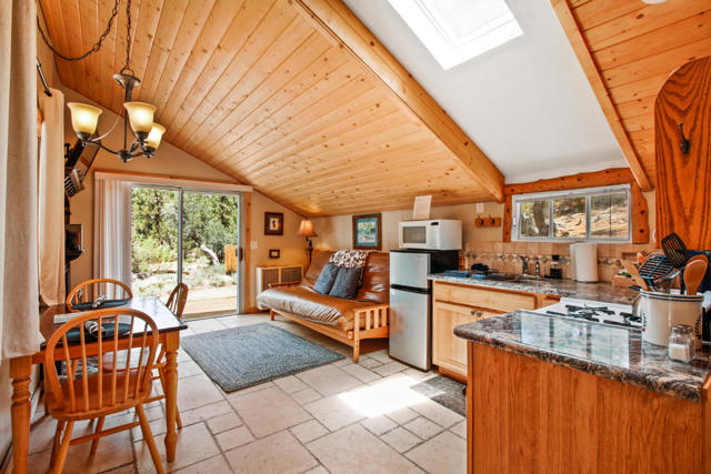 43630 Rainbow Lane, Angelus Oaks CA: https://media.crmls.org/mediaz/d69e568a-7e8d-4635-a377-8ff5a3855c10.jpg