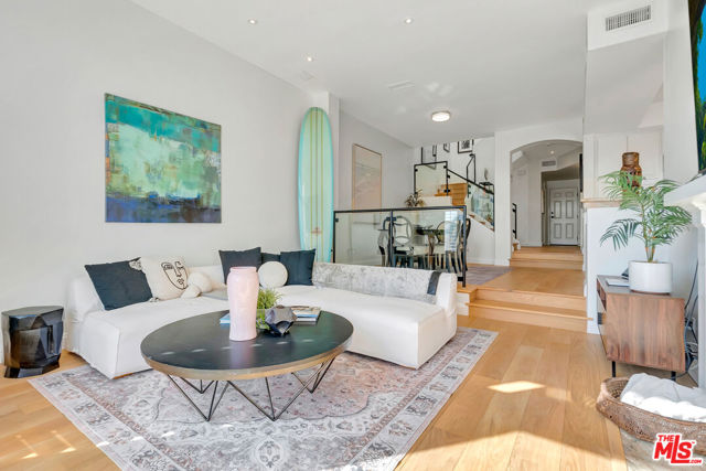 6438 Lunita Road, Malibu CA: https://media.crmls.org/mediaz/d69e8e16-4a53-471d-b59a-d90e113833ba.jpg