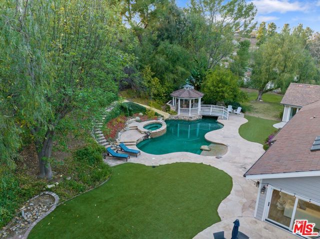 24901 Jim Bridger Road, Hidden Hills CA: https://media.crmls.org/mediaz/d69e9f51-f863-4add-b9b7-9830a9ebb5cf.jpg