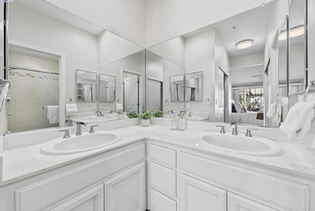 4165 Cortina Ct, Pleasanton CA: https://media.crmls.org/mediaz/d69ed0f3-2e86-4a17-a4eb-79d670b7faf7.jpg