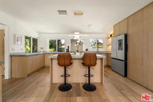 23020 Lita Place, Woodland Hills CA: https://media.crmls.org/mediaz/d69f0ed8-bebe-40ac-9b63-f84457845caf.jpg