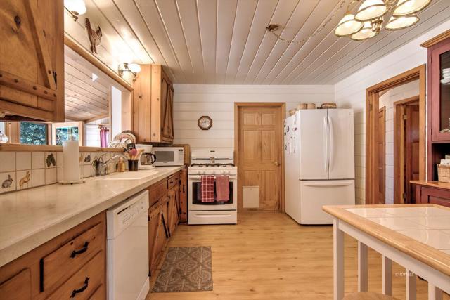 24 Spacious kitchen