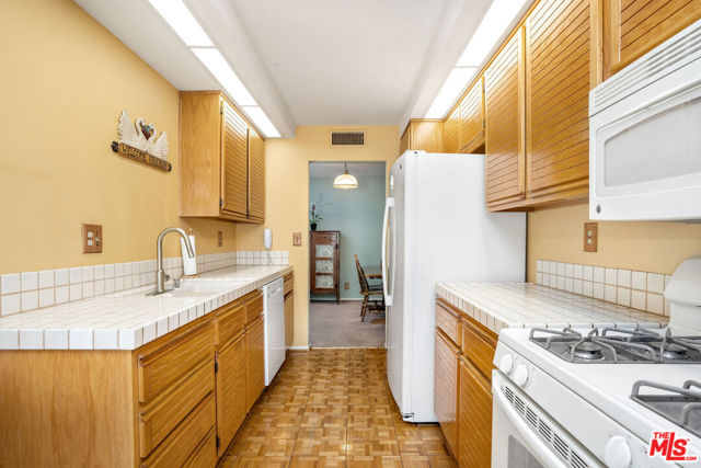22211 Frontier Place photo 7