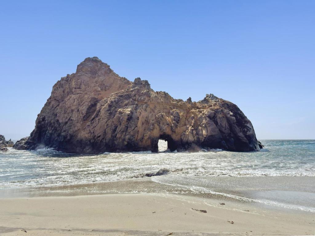 https://media.crmls.org/mediaz/d6a0ade7-e587-4f80-ab7a-f32e23c274db.jpg?preset=X-Large