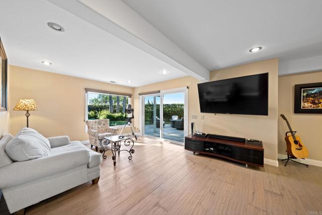 6130 Terryhill Drive, La Jolla CA: https://media.crmls.org/mediaz/d6a0b1dc-346a-4d51-bd15-195db13cd890.jpg
