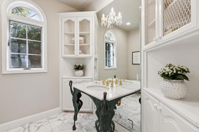 16383 Aztec Ridge Drive, Los Gatos CA: https://media.crmls.org/mediaz/d6a107ed-bd93-4139-bddf-04edde2c3007.jpg