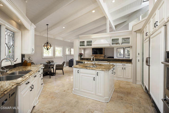 4525 Rayburn Street, Westlake Village CA: https://media.crmls.org/mediaz/d6a14b98-f97d-492a-a66c-c69b7f11b450.jpg