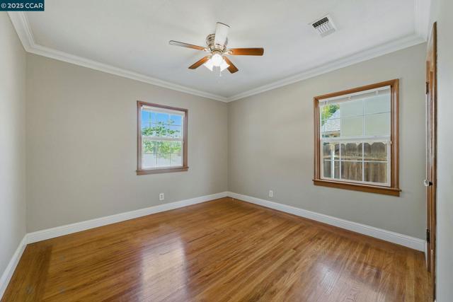 3832 33rd St, Sacramento CA: https://media.crmls.org/mediaz/d6a237c2-82cb-48e6-8f76-3525fac17ffe.jpg