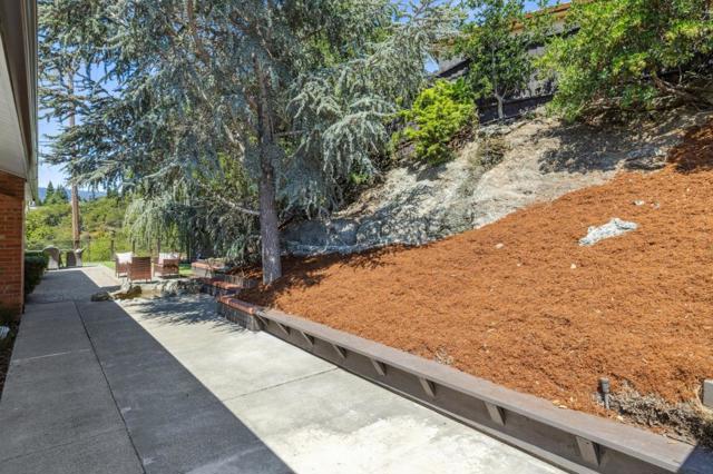 3902 Bret Harte Drive, Redwood City CA: https://media.crmls.org/mediaz/d6a28425-82c6-4167-97c2-0eaa520b8aee.jpg