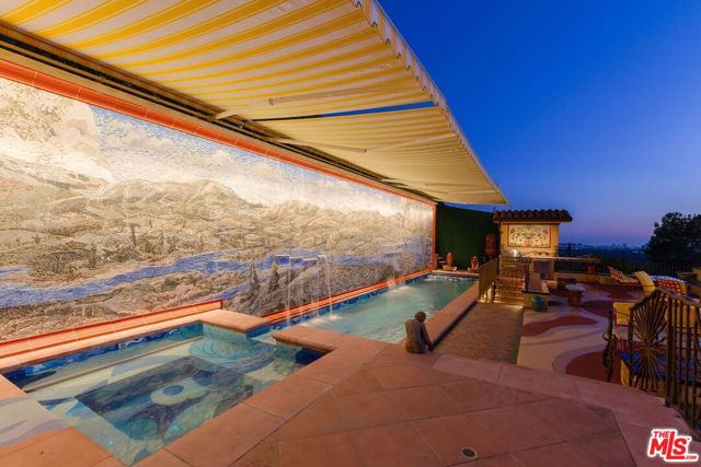 9170 Thrasher Avenue, Los Angeles CA: https://media.crmls.org/mediaz/d6a2c65e-8128-43a9-b4fb-11bb74b1e69d.jpg