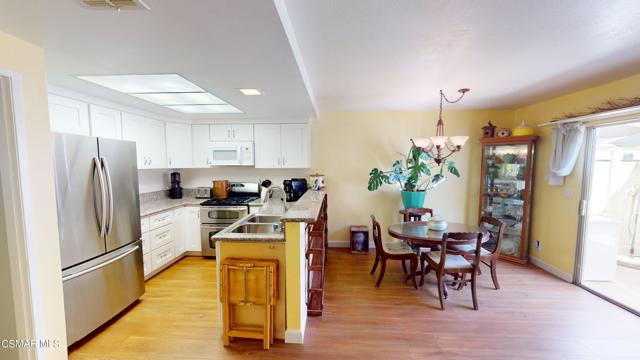 232 Gazania Court, Thousand Oaks CA: https://media.crmls.org/mediaz/d6a2ca5b-dfc3-49c3-9421-19f223167606.jpg