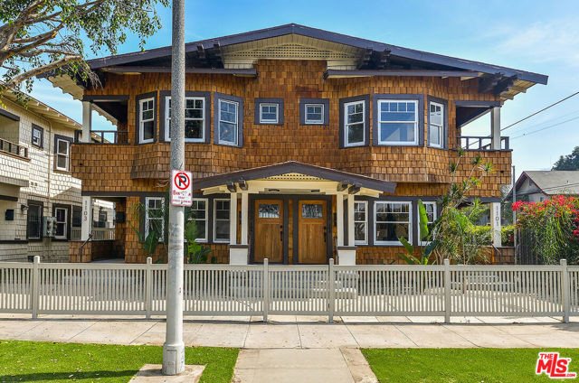 1101 W 18th Street, Los Angeles CA: https://media.crmls.org/mediaz/d6a336a3-0f2c-4a74-b285-ea995d46799a.jpg