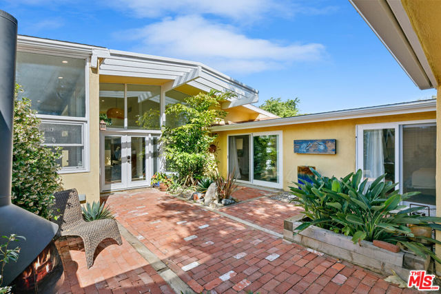 6308 Paseo Canyon Drive, Malibu CA: https://media.crmls.org/mediaz/d6a3580f-9e62-4909-bd6e-0380c145c2c1.jpg