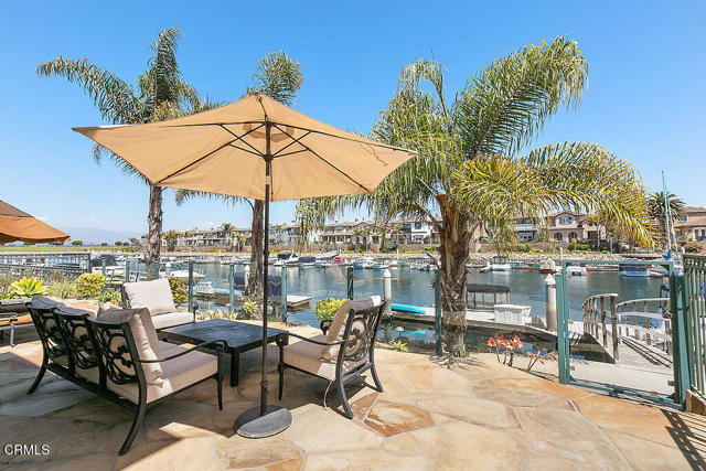 1464 Twin Tides Place, Oxnard CA: https://media.crmls.org/mediaz/d6a36d4a-62f6-4a5b-a9c2-f5ba1ef38a5e.jpg