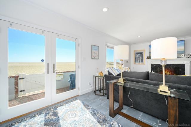 206 E E Oceanfront, Newport Beach CA: https://media.crmls.org/mediaz/d6a3945c-0104-4aba-a3fd-3682bfecd7d7.jpg