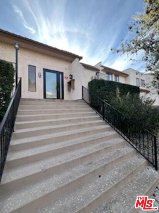 4365 Mclaughlin Avenue, Los Angeles CA: https://media.crmls.org/mediaz/d6a3a7e2-4b83-4422-bded-d0bab999d480.jpg