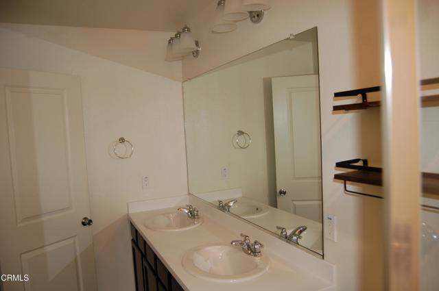 6200 Whaleback Avenue, Bakersfield CA: https://media.crmls.org/mediaz/d6a3b879-e123-4a37-822b-f34c3fa7d736.jpg