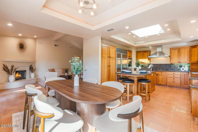 356 Laguna Terrace, Simi Valley CA: https://media.crmls.org/mediaz/d6a3dc0f-2961-4e9c-8cee-52f6db36da60.jpg