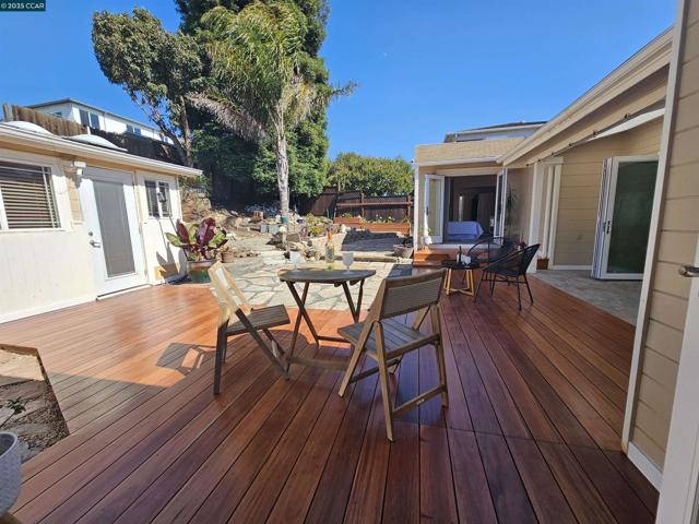 1034 Navellier St, El Cerrito CA: https://media.crmls.org/mediaz/d6a476e4-429e-4734-8049-1bedfb449e63.jpg