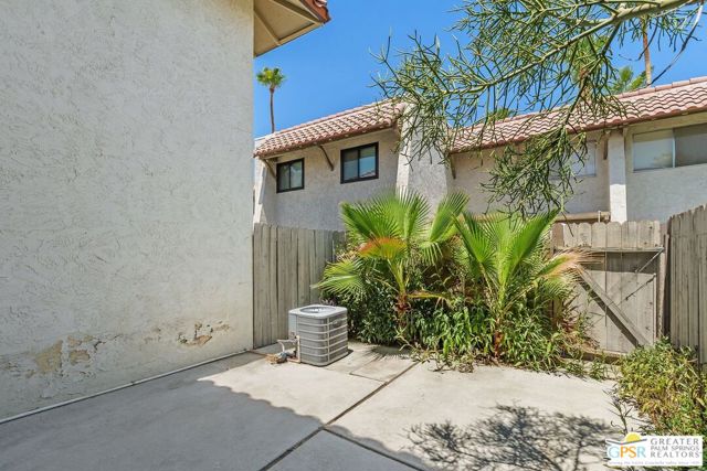 1852 N Mira Loma Way, Palm Springs CA: https://media.crmls.org/mediaz/d6a498c1-c6c5-4510-8c26-53571287aae9.jpg