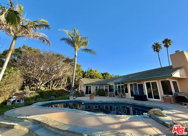 20776 Big Rock Drive, Malibu CA: https://media.crmls.org/mediaz/d6a54580-8544-4a9a-b4b9-809c5cc8e8dc.jpg