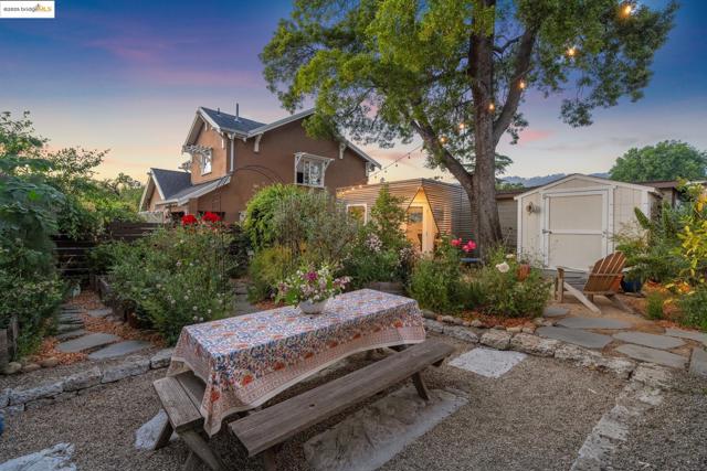 3701 Midvale Ave, Oakland CA: https://media.crmls.org/mediaz/d6a55f75-e814-457e-bafb-0e8bbb192687.jpg
