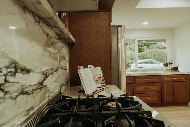 2143 Caminito San Martin, La Jolla CA: https://media.crmls.org/mediaz/d6a5abf9-d41d-419d-9fe5-d43e0e210006.jpg