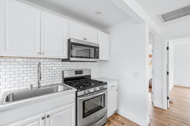 1009 S Cleveland Street, Oceanside CA: https://media.crmls.org/mediaz/d6a61319-9dc1-46f3-9048-c45fb9719a75.jpg