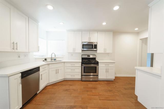 562 564 11Th St, Imperial Beach CA: https://media.crmls.org/mediaz/d6a65cbe-ea8a-4259-837e-83ec0fc8db4f.jpg
