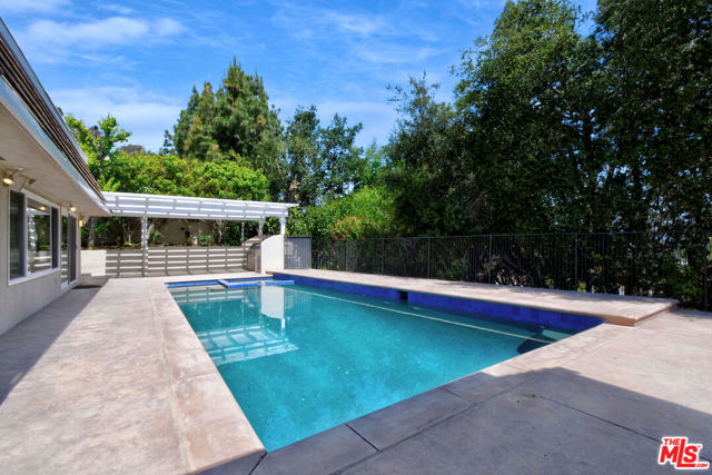23637 Park Belmonte, Calabasas CA: https://media.crmls.org/mediaz/d6a71e55-abce-483d-a6f3-282a8718aea9.jpg